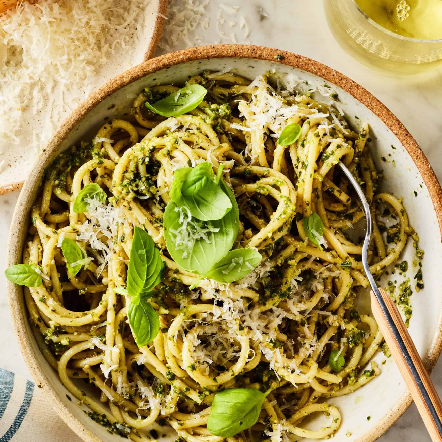 Makaroni ar pesto mērci